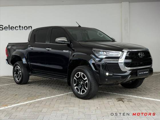 TOYOTA HILUX 2.8 D-4D TURBO DIESEL CD SRX PLUS 4X4 AUTOMÁTICO